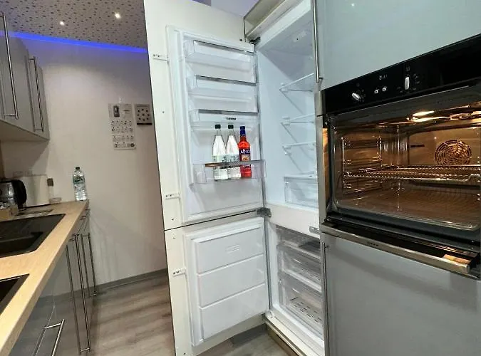 Modern Neuburg D - - 2 Zimmer, Parkplatz, Balkon, Wi-fi, 2 Tv, Dusche, Kueche * Neuburg an der Donau
