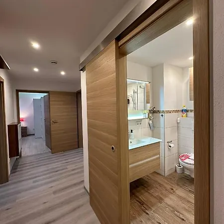 Modern Neuburg D - - 2 Zimmer, Parkplatz, Balkon, Wi-fi, 2 Tv, Dusche, Kueche Apartment