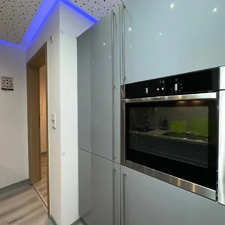 Modern Neuburg D - - 2 Zimmer, Parkplatz, Balkon, Wi-fi, 2 Tv, Dusche, Kueche Apartment *