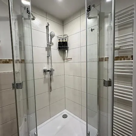 Modern Neuburg D - - 2 Zimmer, Parkplatz, Balkon, Wi-fi, 2 Tv, Dusche, Kueche *