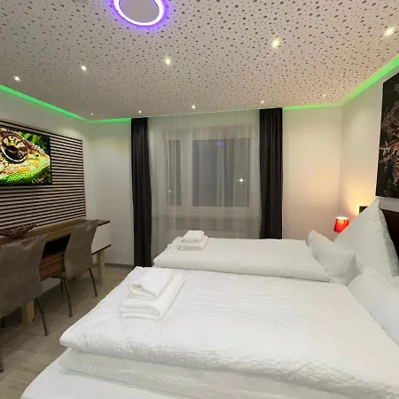 Апартаменты Modern Neuburg D - - 2 Zimmer, Parkplatz, Balkon, Wi-fi, 2 Tv, Dusche, Kueche Нойбург-ан-дер-Донау