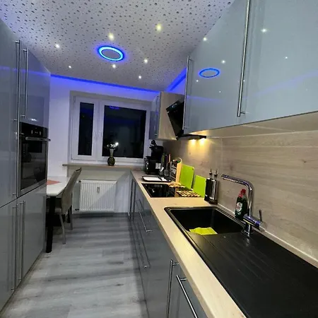 Modern Neuburg D - - 2 Zimmer, Parkplatz, Balkon, Wi-fi, 2 Tv, Dusche, Kueche Apartment *