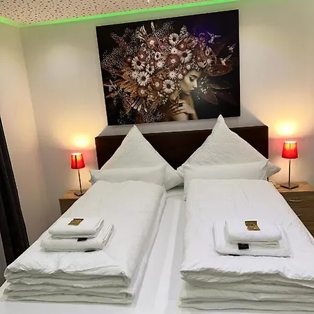 Апартаменты Modern Neuburg D - - 2 Zimmer, Parkplatz, Balkon, Wi-fi, 2 Tv, Dusche, Kueche Нойбург-ан-дер-Донау