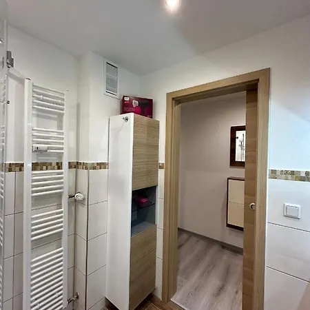 Apartment Modern Neuburg D - - 2 Zimmer, Parkplatz, Balkon, Wi-fi, 2 Tv, Dusche, Kueche *