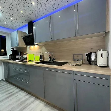 Modern Neuburg D - - 2 Zimmer, Parkplatz, Balkon, Wi-fi, 2 Tv, Dusche, Kueche Apartment *
