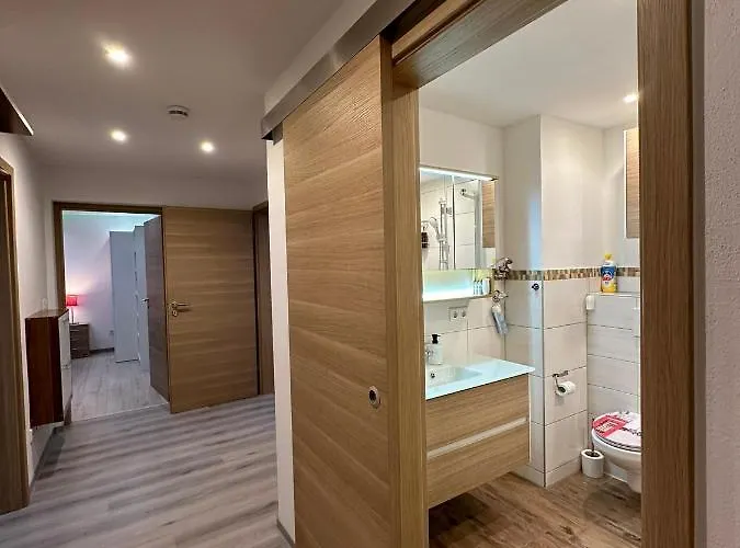 Modern Neuburg D - - 2 Zimmer, Parkplatz, Balkon, Wi-fi, 2 Tv, Dusche, Kueche Appartement