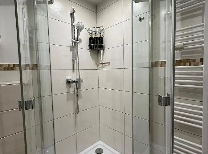 Modern Neuburg D - - 2 Zimmer, Parkplatz, Balkon, Wi-fi, 2 Tv, Dusche, Kueche *