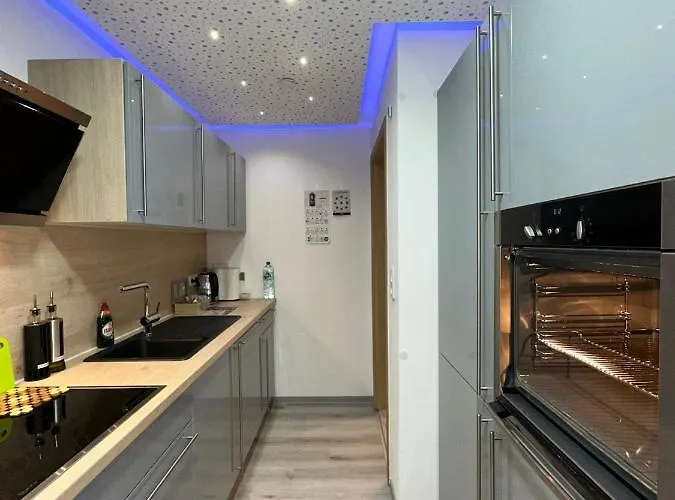 Modern Neuburg D - - 2 Zimmer, Parkplatz, Balkon, Wi-fi, 2 Tv, Dusche, Kueche